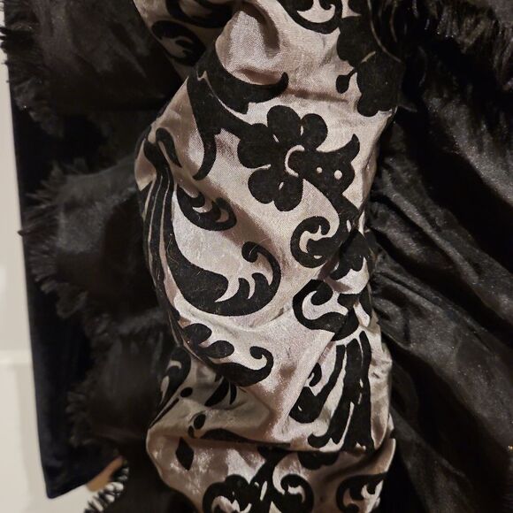 Vintage Reversible Statement Scarf Black Velvet/Gray and Black Pattern - Picture 9 of 9